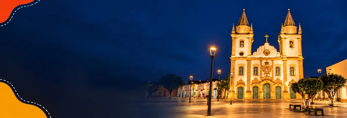 Orla do Rio São Francisco e o casario colonial do Centro Histórico de Penedo, Alagoas